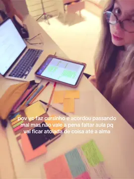 evitando olhar pra minha cama pq tudo oq eu queria era estar deitadinha😭 | #relatable #vestibular #poliedro #cursinho #medicina #usp #einstein #studytok 