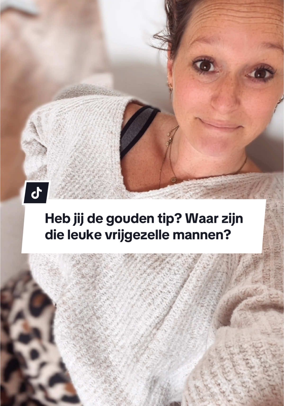 Hoe kom je nu nog aan een leuke man? Man man man … wat een ellende! ^ Single mom van een twee jarig peutermeisje is op zoek naar een leuke vent..  Huh?! Ben jij nog single? Ja mensen… hoezo? Ja dat vraag ik mij soms ook af. Ik doe het best leuk in het leven, maar blijkbaar zijn die leuke single mannen gewoon niet meer te vinden Heb jij DE gouden tip om een leuke man te vinden? Let me know 🤣!  #single #daten #singlemom #datelife #date #momlifebelike 