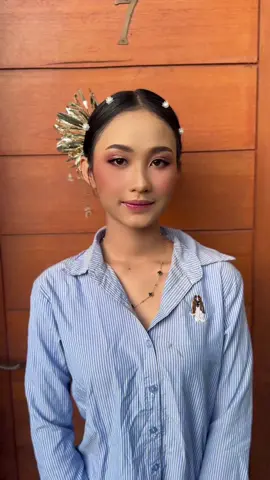 Makeup Hairdo Graduation 💄 For more info please contact us Contact us on whatsapp/Direct message :  +6281281525783 / makeupbyfebrina  Home studio address : ▪️Jl.Cenigan Sari IVa Gg.Melati No.15,Sesetan . . . #makeupartist #makeupartistbali #makeupartistdenpasar #makeupbali #makeupmurah #makeupby #mua #muabali #muadenpasar #muabridesmaid #muawisuda #muawisudabali #muagraduation #muayearbook #muayearbookbali #makeupyearbookbali #makeupbridesmaidmurah #makeupkondangan #makeupkondanganbali #makeupkondangandenpasar #makeupartistbridesmaid #bridesmaidbali #muabali #makeupmurahdenpasar #makeupmurahbali #makeupartistmurahbali 