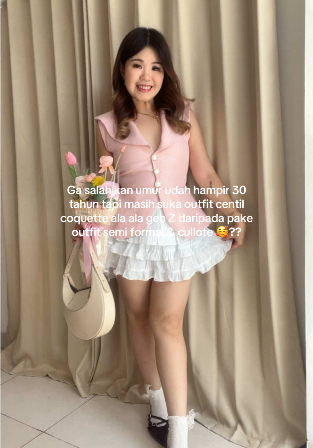 Masih suka centil pake ruffle skirt🙈 #gayaditiktok #fashiontiktok #fashioncreator #OOTD #coquette 