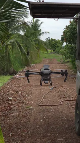 ไม่ออกบิน ฝนก็ไม่ตกหรอกนะ🤣👽🛸#fyp #เปิดการมองเห็น #ชาวนาไทย #เกษตรกร #ด่วนข้าวงอก🌾🌾🌾🌾🌾 #djit50 #วัยรุ่นบินโดรน🛸🌾💨 