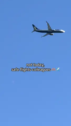 girls are off 😋 #flightattendant #aviation #cabincrew 