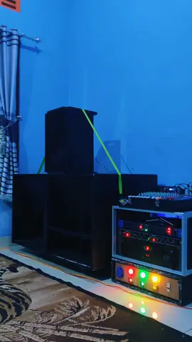 seng di latih fisike seng di serang atine  #miniatursound #ceksound #lewatberanda #fypageシ #fypシ #soundsystem #soundomahan #fyppppppppppppppppppppppp #padahariini #dangdut 