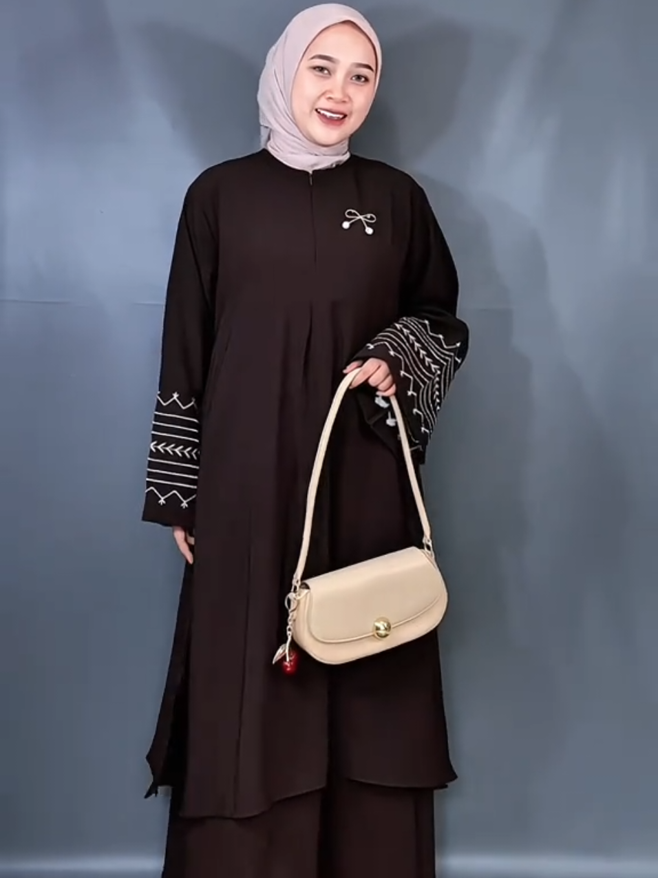 Baru kali ini pake SETELAN ROK MALAY PREMIUM ternyata cantik bgt model dan bahannya😍🥰 luvvv bgttt brand @Dianauraofficial ini✨