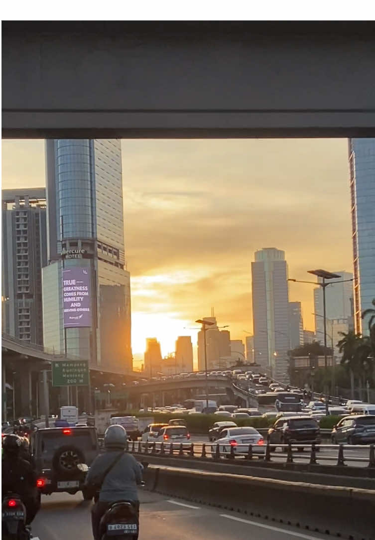 sunshine☀️ #sunset #jakarta #view #vibes #fyp #fypシ #random #pulang #gawe 