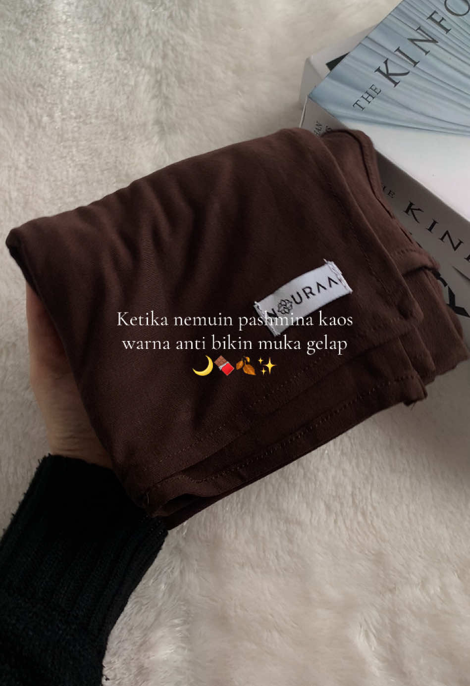 Kalau udah nemuin yang pas, pasti itu” aja yang dipake🥹🤍🫶🏻✨🍂🍫 #segiempat #fyppppppppppppppppppppppp #murahbanget #pashmina #darkbrown #hijabcantik #jilbabmurah #hijabviral #pashminakaos #nouraascraft 