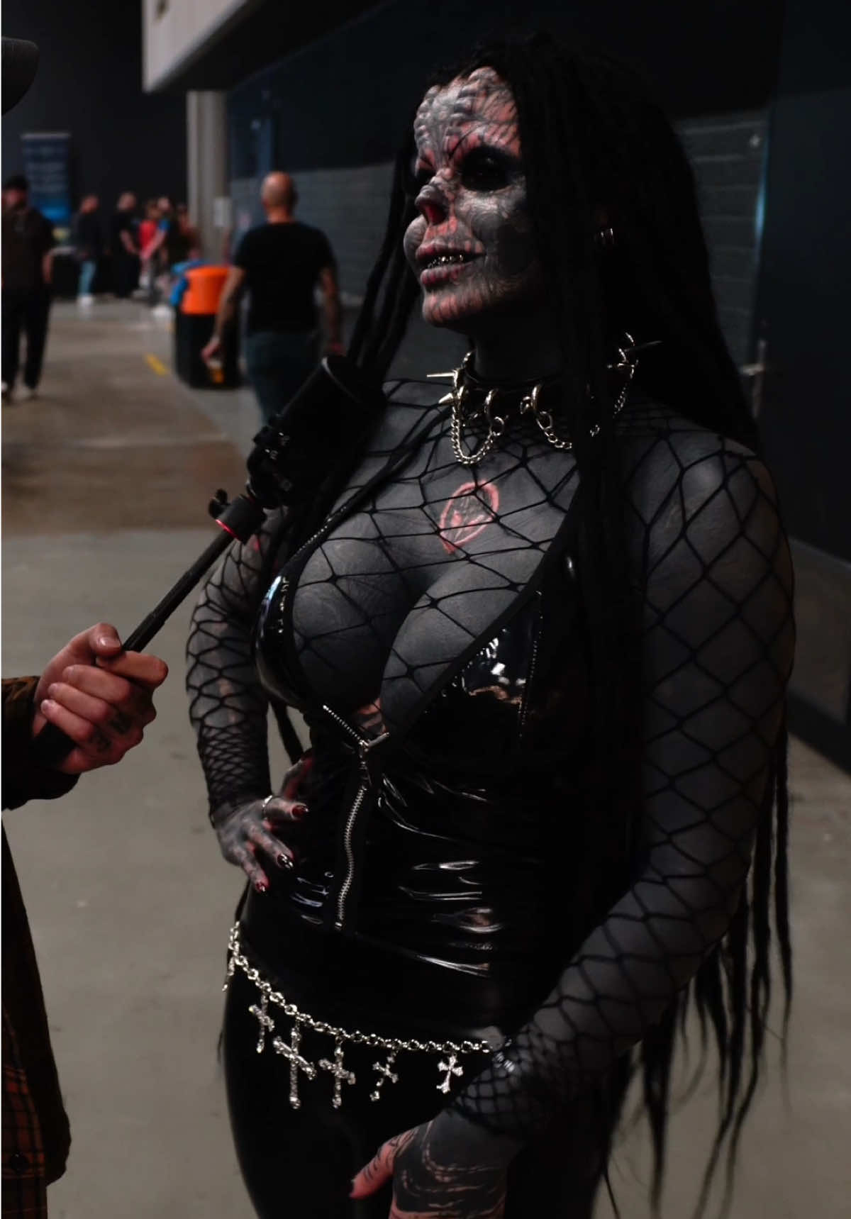 This past March i had the honour to interview the stunning @Toxii.bodymod and talked a bit about her body modification journey. 🖤 This page is all about spotlighting tattoo artists and sharing the stories behind the ink. Through interviews, insights, and real conversations, I dive into the art, the process, and the people behind the needle. Whether you’re an artist, collector, or just love the culture, you’ll find something here. Thanks for following along!  #tattooart #tattoocommunity #bodymod #girlswithtattoos 