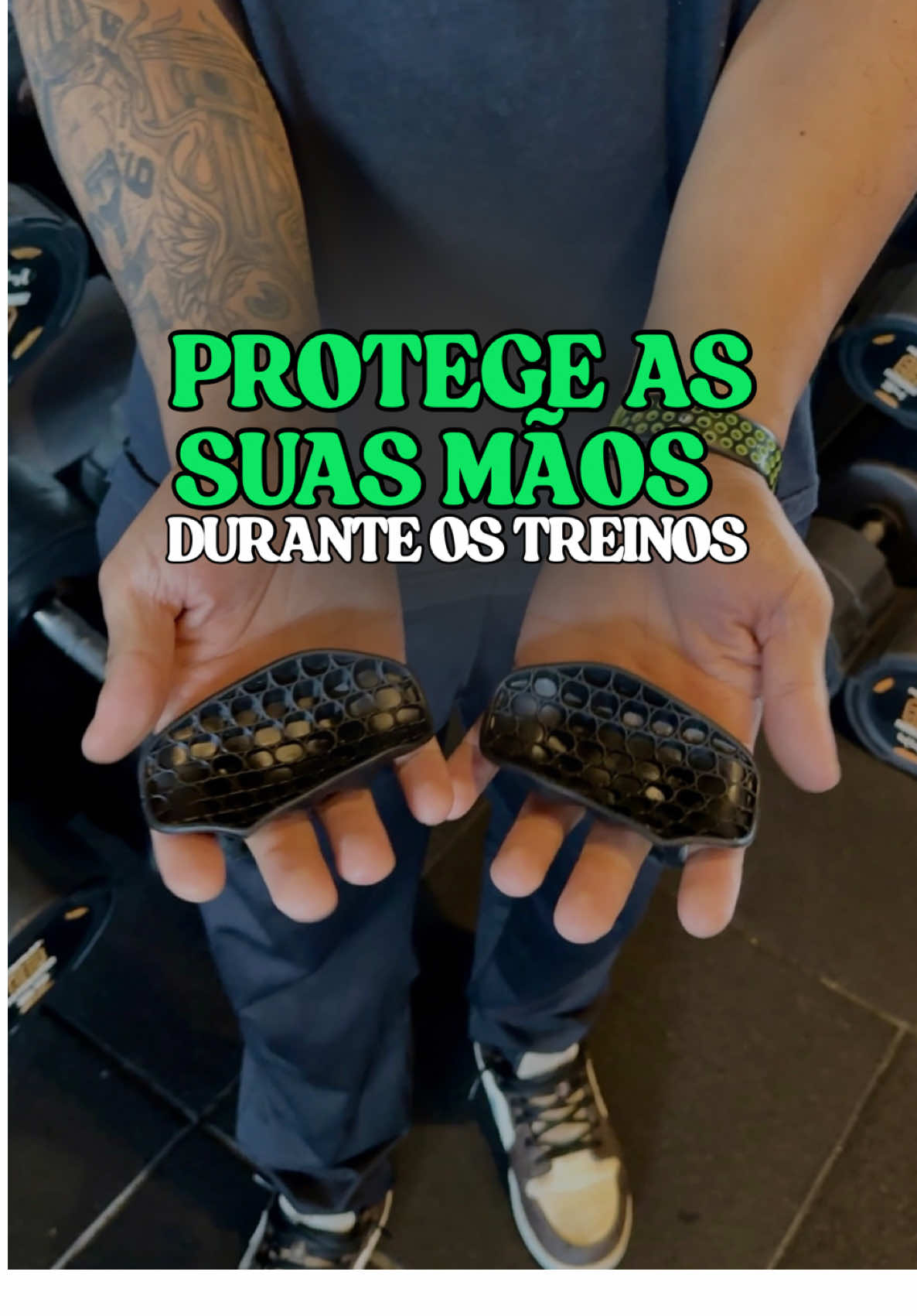 Luvas anatômica de academia, link nos comentários abaixo 👇🏻  #academia #musculação #luvas #treino #cariani #gym 