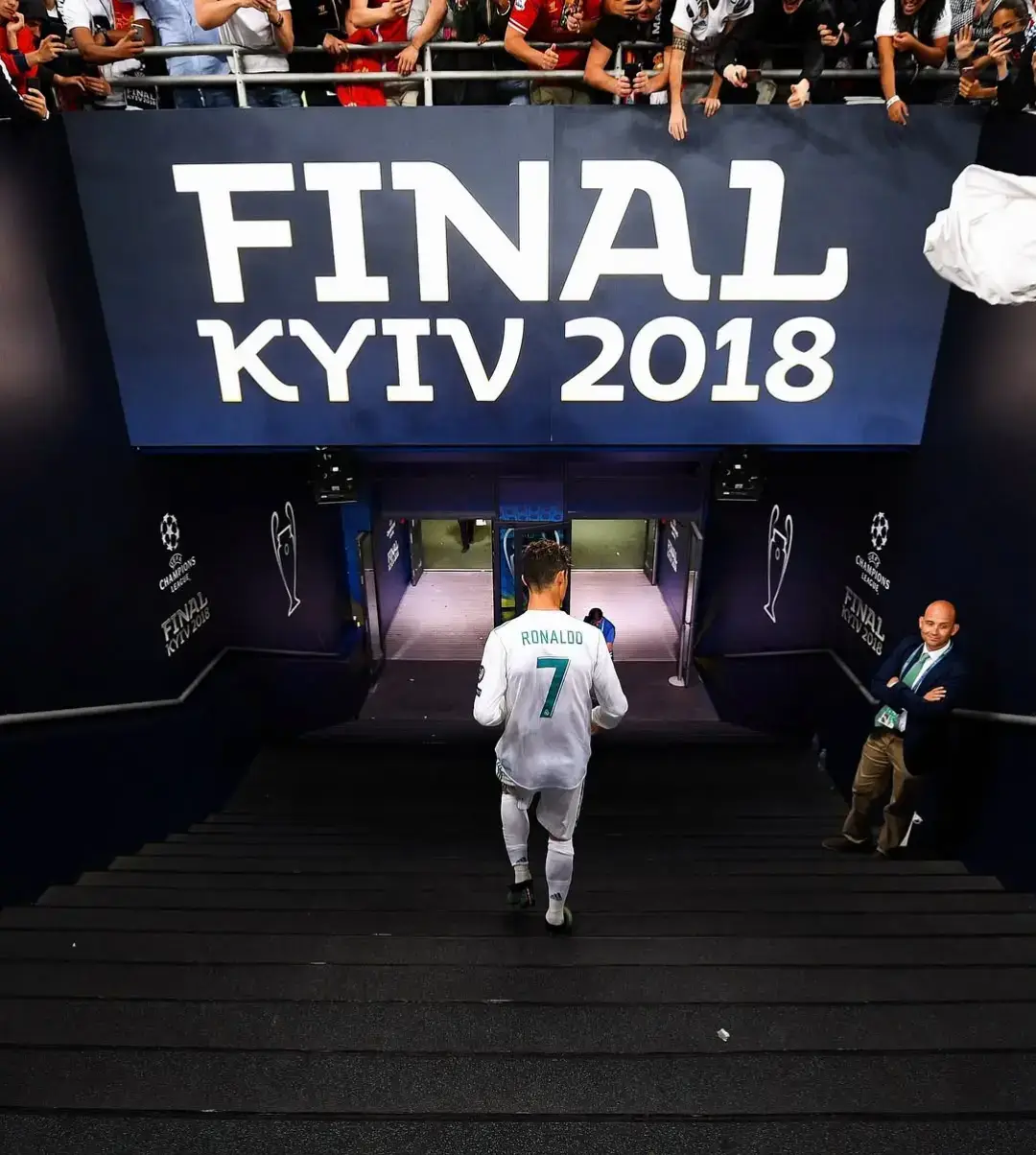 7.. #realmadridfans #realmadridfc #manchesterunited #manchesterunitedfans #iconic #cr #fpyツ #ronaldo #legend #cr7cristianoronaldo #cr7fans #cr7goat🐐 #cr7fan #footballtiktok #photoshop #pictureinpicture #pic #picture 