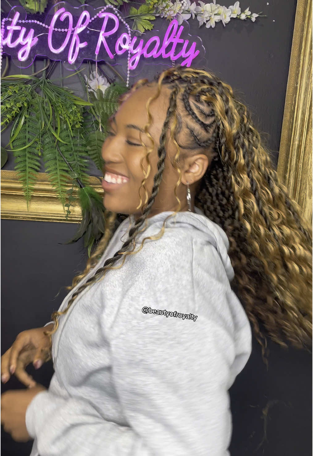RETURNING LAS VEGAS CLIENT 🥰 👑 BRAIDED/TWISTED MOHAWK 👑  🔥🔥🔥🔥🔥🔥🔥🔥🔥🔥🔥🔥🔥 ✨Braided/Twist Mohawk✨ ✨4-5 hours✨ ✨Curled ends✨ ✨EXTRA EXTRA FULL ✨ Looking for a #lasvegasstylist that can recreate those trendy styles ?? 🥰 BOOK YOUR APPOINTMENT TODAY WITH BEAUTYOFROYALTY BY CLICKING LINK IN MY BIO 😘😘🙏🏽