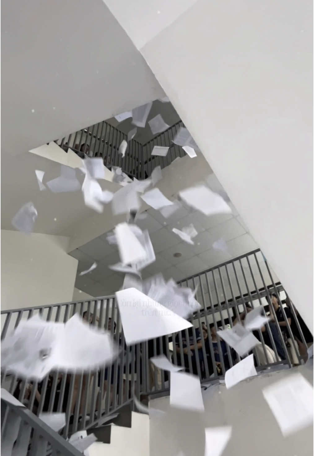 HOT NHẤT VINSCHOOL TIMES NGÀY HÔM NAY‼️  YSF hy vọng rằng các Vinsers đã có một buổi chiều đáng nhớ trước khi năm học chính thức kết thúc. Một lần nữa YSF xin cảm ơn sự có mặt của các bạn đã đến ủng hộ và tham gia sự kiện 