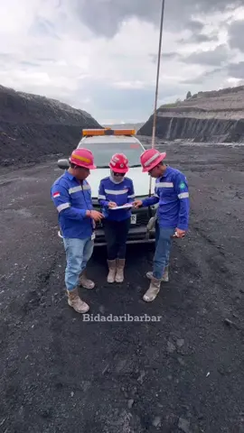 Yg tau tau ajaaaaa yakannn #storytambang #cewektambang #tambangbatubarakalimantan #storyanaktambang #tambangindonesia #operatorcewek 
