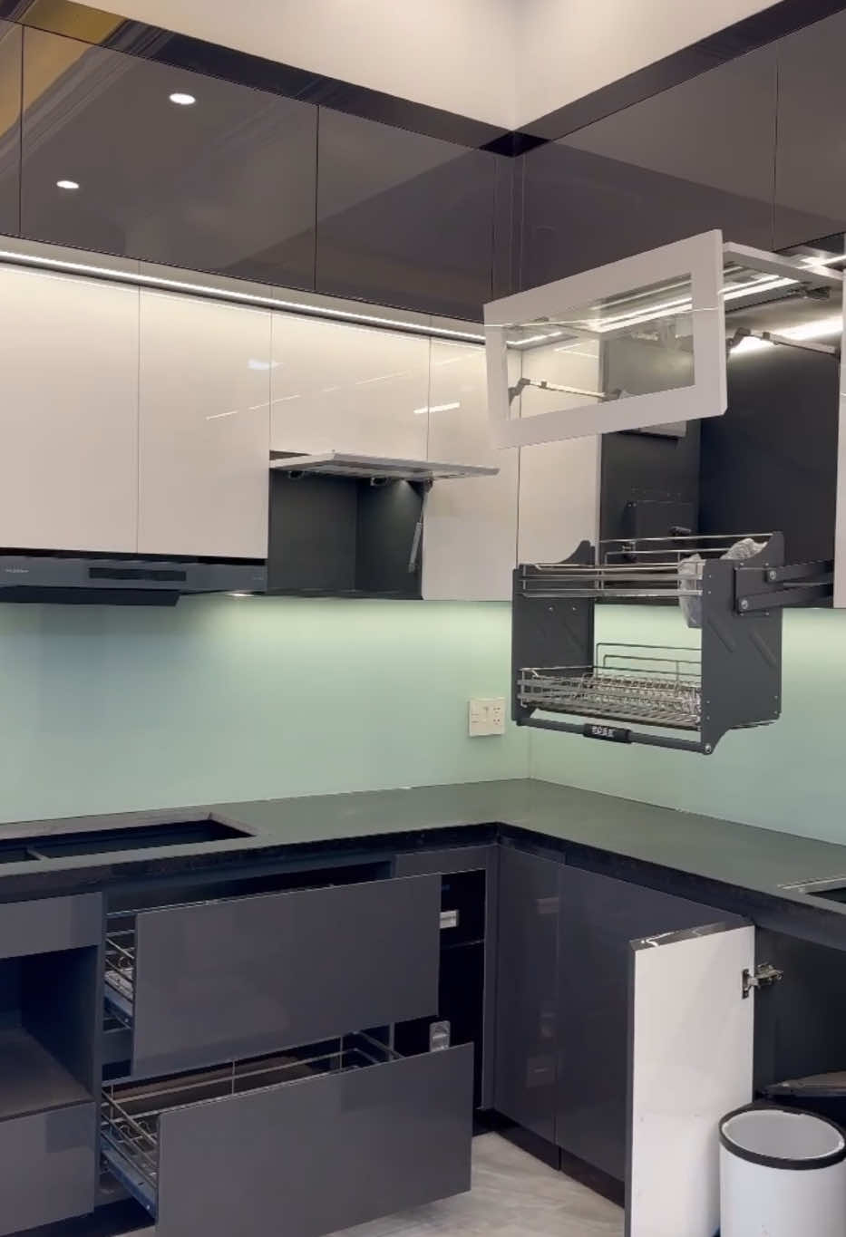 Thùng inox 304 , thùng nhựa đặc vẫn là lựa chọn hàng đầu của khách hàng bên e#thicongnoithat #noithathanoi #xuhuong2025🥰 #tubepdep #noithatphongcuoi 