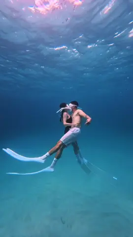 Một hơi thở, hai trái tim, một hành trình dưới đáy sâu🩵   #freedivingatphuquy #freedivingphuquy #huyendaophuquy #daophuquy #freedivingboy #freedivinggirl #freedivingphotography #freedivingvideo #freediving #quanbokebailang#baican #phuquyisland #lanbien #taodanglanbien #couple #freedivingcouple #khongbietboicolanduockhong #xuhuong #tiktok #viral 