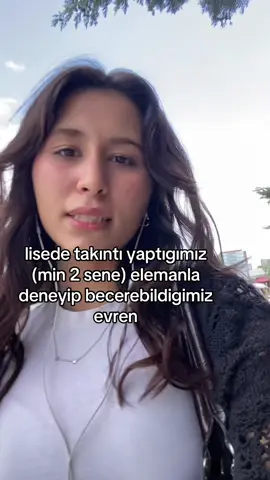 bizi herkes sevdaya asi sanır oysa ask bizi nerde görse tanır