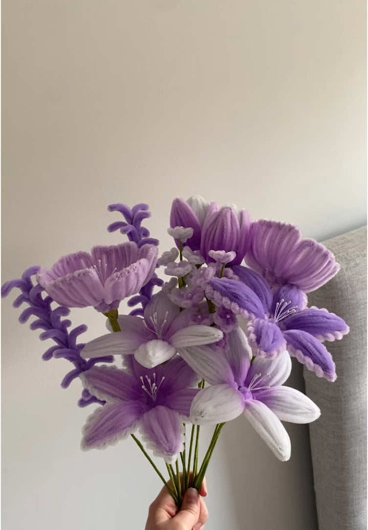 #pipecleanerart #pipecleaners #pipecleaner #DIY #flowers #mothersday #gift #giftideas #floral #floralart #fyp #foryo #foruyou #purple #purpleflowers #flowerbouquet 