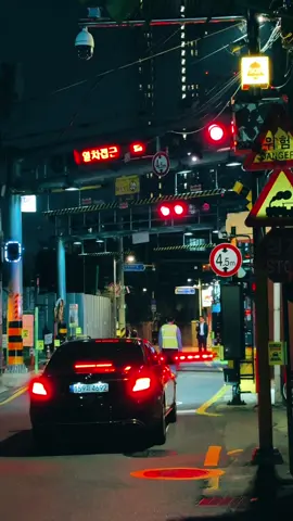 bukan mengejar dunia,tapi laki-laki mana yg tidak ingin mengangkat derajat orangtuanya