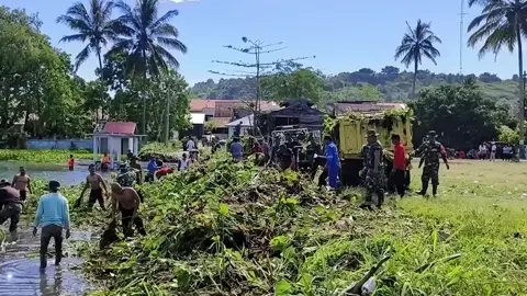 Pemerintahan Kabupaten Tapanuli Utara, melaksanakan kegiatan karya bakti Gotong Royong Skala besar pembersihan enceng gondok di Danau Toba tepatnya di Desa Hutanagodang Kecamatan Muara Kabupaten Tapanuli Utara, dibantu oleh personil Kodim, Dandim dan dibantu oleh masyarakat dan pelajar.  Dalam kegiatan ini, Wakil Bupati Tapanuli Utara  Dr. Deni Parlindungan Lumbantoruan, M.Eng dan Dandim 0210/TU, Letkol Kav Ronald Tampubolon, SH, M.Han ikut serta dalam gotong royong tersebut.  Tujuannya dari kegiatan ini adalah menciptakan kebersihan dan kelestarian ekosistem danau, guna meningkatkan kualitas air danau serta meningkatkan daya tarik tempat wisata pantai muara terkhususnya.  @jtphutabarat 