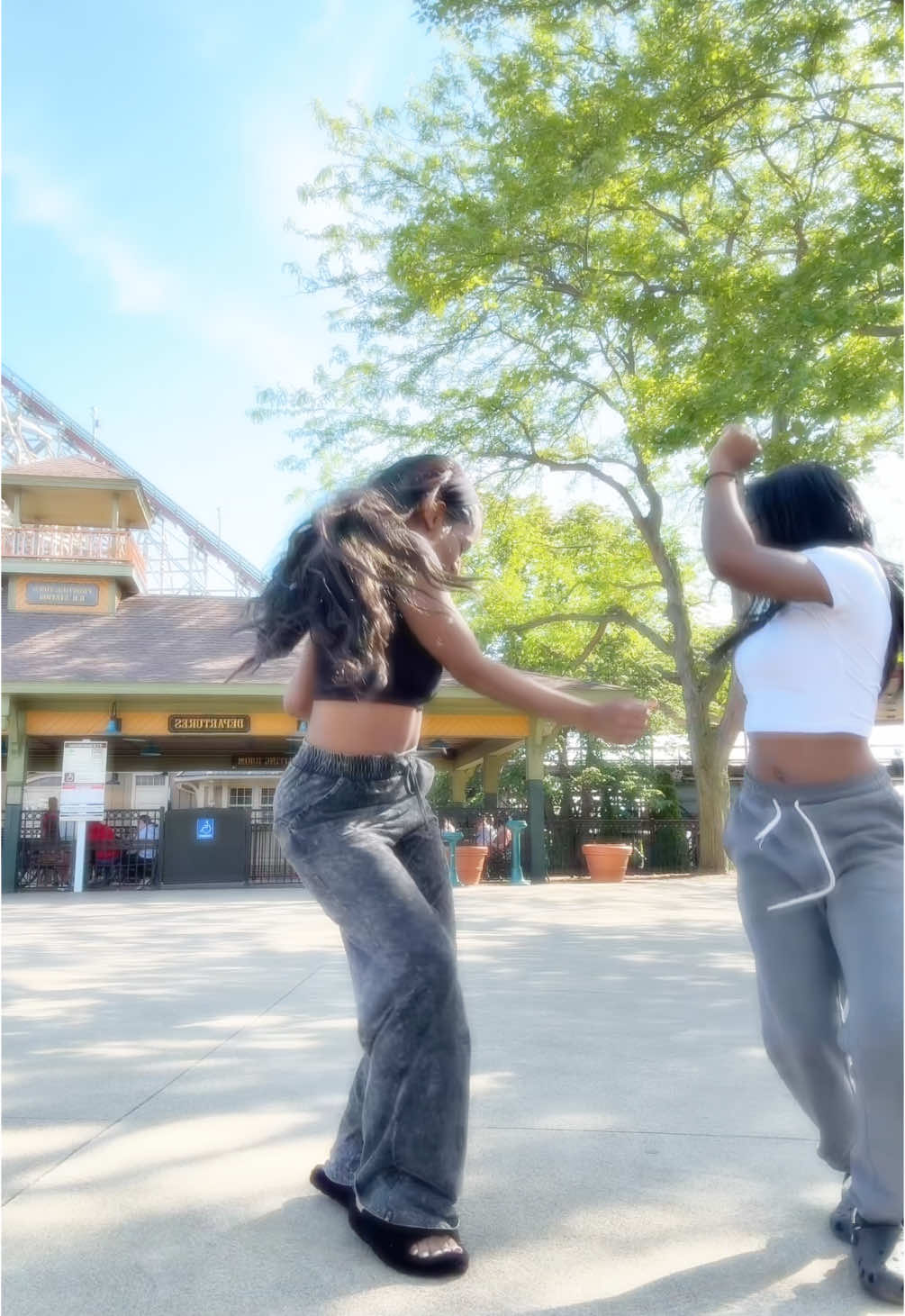 me & my bestiee are soo back 😭😭🕺🏽! @︎mari  #iiamsammieee #sammie⭐️ #tiktokdance2025 #shortiesammie #maydance2025 #maydancetrends2025 #bestiedancetrends #♋️ 