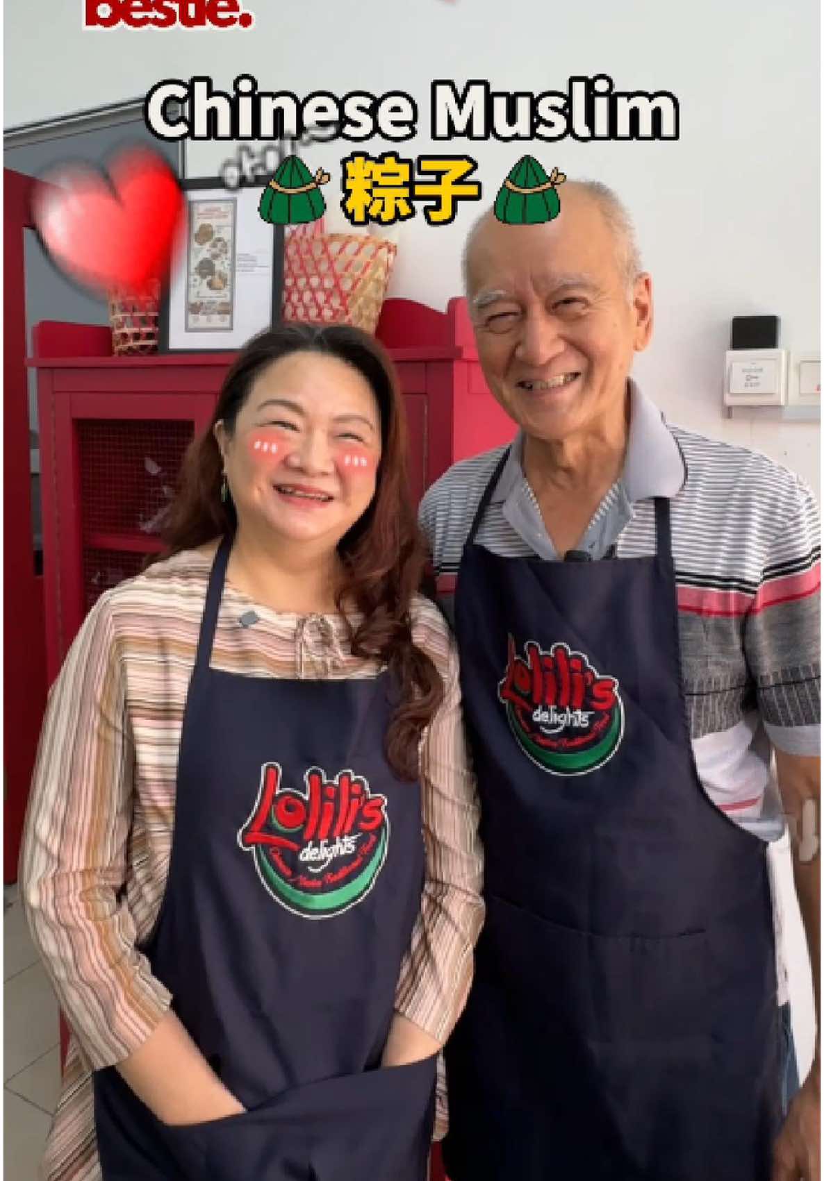 二人携手管理店铺的一切，是老板、是厨师、是admin，即使年过半百也依旧将传统味道传递下去🥰 📍Location: Petaling Jaya | LoLiLi's Delights Traditional Chinese food 🕚 Business Hour: 11am-7pm 🧑🏻‍🍳👨🏻‍🍳@lolilisdelights 记得follow @malaysiabestie 更多关于大马的故事！ #chinesemuslim #粽子 #lolilisdelights #malaysiabestie