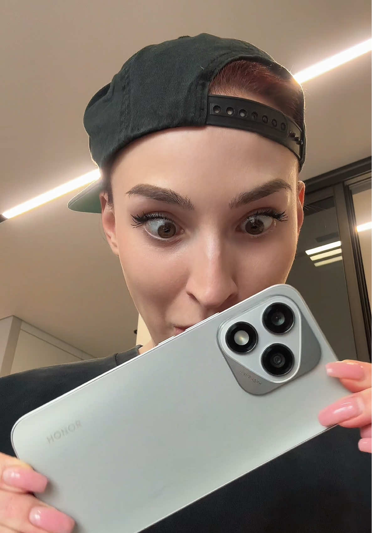 Новенький Honor 400 Lite порадовал нашу семью! Стильный, умный, надежный!