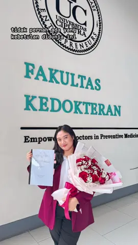 Selamat yaa nak,,, penuh perjuangan kamu di titik ini, awal masuk penuh dengan lika liku seperti roler coster, mama menyaksikan semua itu. Dan mama selalu bilang aku adalah mamamu. Mama yang sangat menyayangimu. Mama akan selalu berjuang untukmu sayang. We love u my  doughter❤️