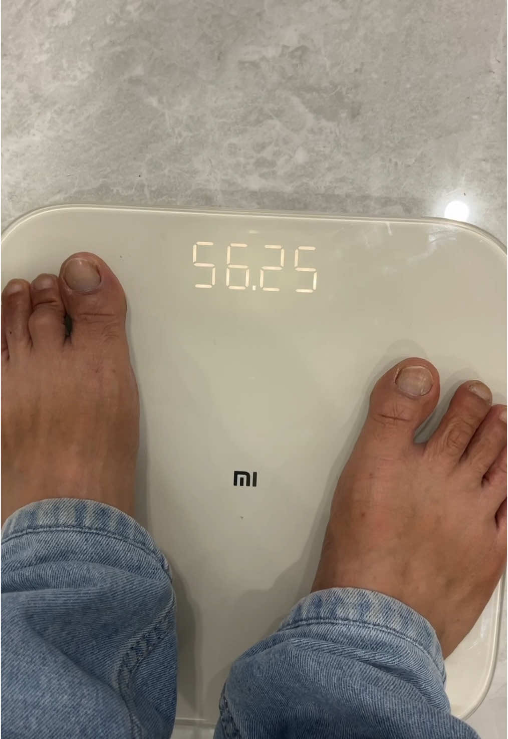 Cân sức khỏe điện tử thông minh Xiaomi Mijia S200 là thiết bị lý tưởng giúp bạn theo dõi sức khỏe hàng ngày. Với thiết kế hiện đại, mặt kính cường lực và cảm biến chính xác cao, cân cho kết quả đo trọng lượng, BMI và các chỉ số cơ thể khác nhanh chóng, chính xác. Kết nối Bluetooth thông minh giúp đồng bộ dữ liệu với ứng dụng Mi Fit, hỗ trợ theo dõi sức khỏe toàn diện. Cân Xiaomi Mijia S200 phù hợp cho mọi thành viên trong gia đình, dễ sử dụng và tương thích với nhiều thiết bị. Giải pháp tối ưu cho lối sống lành mạnh và khoa học. #CanSucKhoe #XiaomiMijiaS200 #CanDienTuThongMinh #CanSucKhoeXiaomi #ThietBiTheoDoiSucKhoe #canthongminh 