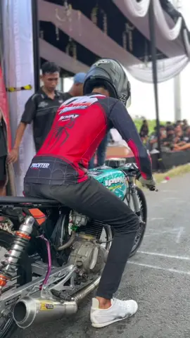 kasih terbaik🤩#jelajahihiburan #masukberandafyp #trnd #herexjatim #herexgank #tolhkjabon #ipinmotor #alfarezaaa 
