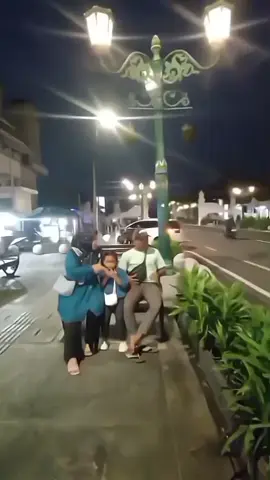 Sampek rumah baru nyadar kalo ngeblurr😩#piknik 