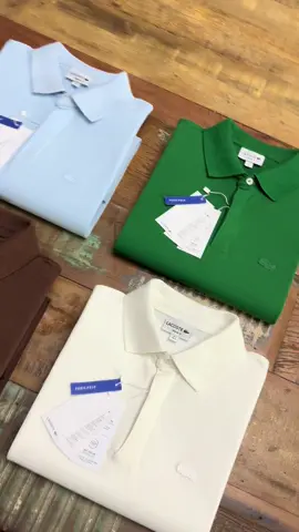 Mais uma Novidade 🔝🔝🔝      🇫🇷 Polo  L. A. C.  Paris  🇫🇷   🐊 Croco Monocromático 🐊         • Piquet com Elastano •       🚚 PRONTA ENTREGA 🚚 🔝 PRODUTO IMPORTADO 🔝         • P - M - G - GG - G1 • 📸 Fotos Reais do Produto 📸       • 9 Cores Disponíveis • “A Polo Paris da Lacoste é um clássico da marca, confeccionada em piquet stretch ( elastano ) de algodão, que oferece maciez, elasticidade e caimento impecável. O diferencial está no peitilho com botões ocultos, que proporciona um visual mais clean e moderno .O clássico crocodilo bordado em tom sobre tom reforça a autenticidade da marca.” Whats: 11-97402-1838 #lojamasculina #roupasmasculinas #lojaderoupasmasculinas #modamasculina 