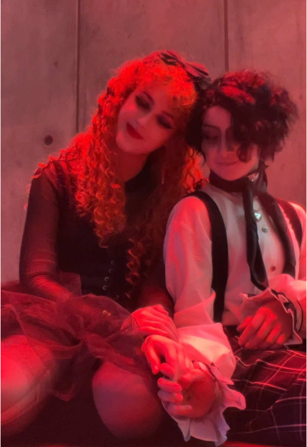 I LOVE OIR SILLIES!!! guys what horror cosplays should @<3 abble / abby <3 and i do togethe?!!!? matching horror for some reason is hard to find #lisafrankenstein #lisafrankensteincosplay #lisaswallows #lisaswallowscosplay #creaturelisafrankenstein #creaturelisafrankensteincosplay #texasfrightmareweekend #tfw #frightmare2025 #frightmare 