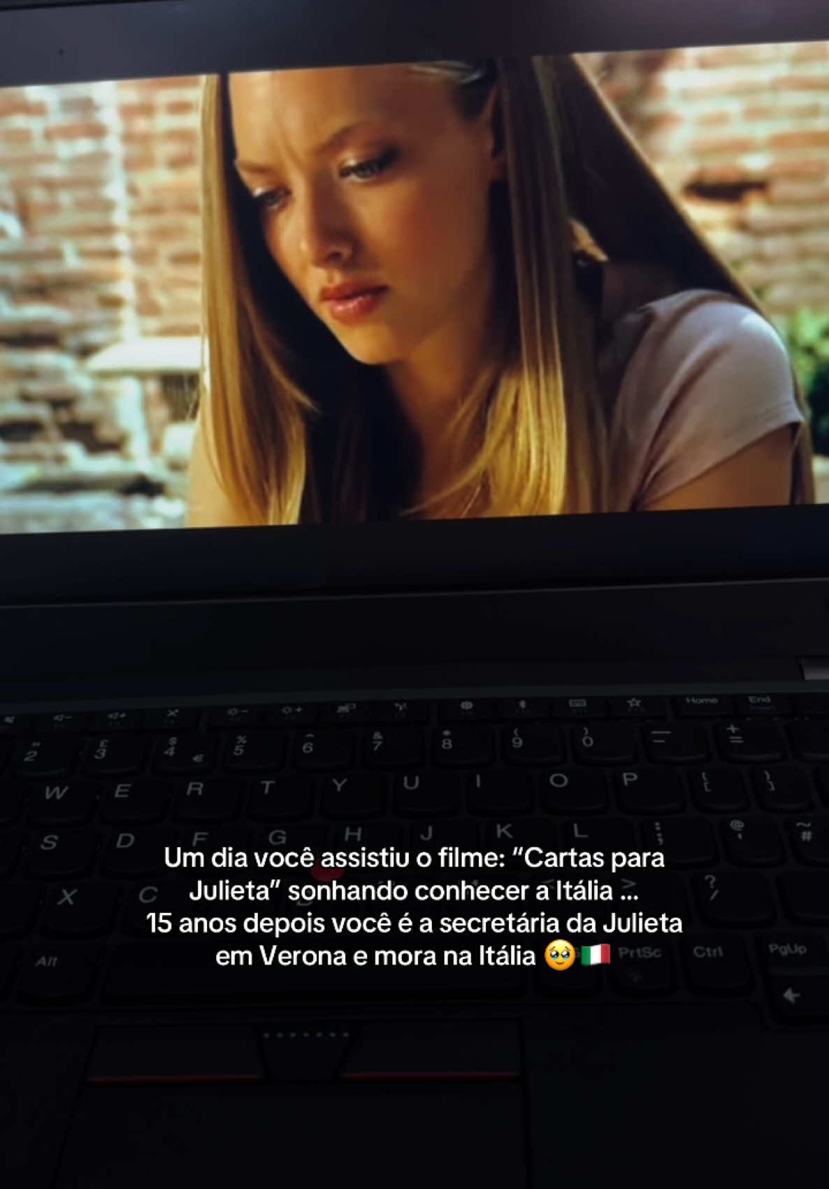 Sonhos podem se tornar realidade ! Depois de 15 anos me tornei secretária da Julieta em Verona 🇮🇹✨ O meu filme preferido de “Cartas para Julieta” 🥹😮‍💨✨ #verona #cartasparajulieta #julietclub #lovestory #casadegiulietta 