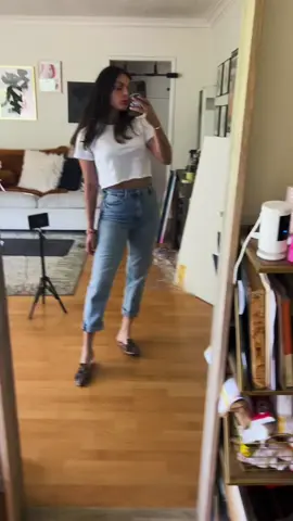 Check out my YT for full video!  Behind the scenes  Getting ready to paint and creating a new piece for the Flowers Collection  #studiotime #artist #latinaartist #latinastiktok #creator #makingart #flowers #fyp #artistsoftiktok #bts 