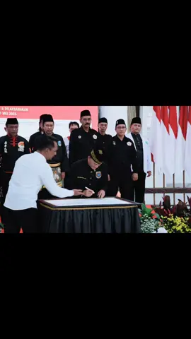 Aman Suro 2025 Penandatanganan  Kesepakatan bersama Aman Suro 17 perguruan pencak silat SE Jawa Timur dan simbolis pemakaian Rompi Sentot Prawiradirjo... PSHWTM diwakili Oleh Ketua Korlap Seluruh Indonesia  #polreskabupatenmadiun #polresmadiunkota #poldajatim #polri #pshwpusatmadiun #pshw_update #pshw_tm_1903 #kabmadiunkampungpesilat #kotapendekar #janganemosian #pahamidulusebelumkomen👌 