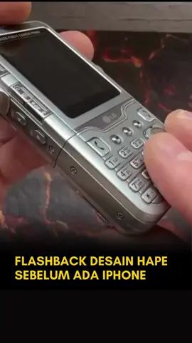 Serius deh, gue masih heran—jaman 2006 udah ada HP kamera bisa DIPUTER 180 derajat! 5MP pula, bukan cuma buat selfie, tapi bisa jadi ‘camcorder’ mini sebelum orang tau kata ‘vlog’. Dulu, HP itu bukan sekadar alat komunikasi, bro. Setiap brand tuh berani banget eksperimen, desainnya unik parah—ada yang bisa flip, slide, sampe kayak robot. Yang ini? Modular camera lens, pivot system—udah kayak ngoding hardware zaman sekarang, padahal jamannya Bluetooth-an masih susah connect! Coba lo bandingin sama HP sekarang yang bentuknya nyaris semua sama. Ada gak sih yang masih berani beda? Kadang gue mikir, teknologi sekarang makin canggih, tapi feel ‘wah’ & pride pas pamer HP baru itu kayak udah hilang. Setuju gak? Lo tim nostalgia atau tim ‘yang penting kamera 108MP’? Atau pernah punya HP kayak gini juga? Share cerita paling absurd lo pas jaman HP masih jadi simbol kasta sosial—gue tunggu di komen! ⠀ Komen 