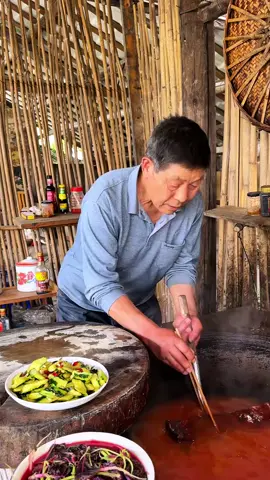 Here's a piece of freshly cooked bacon#Bacon #AuthenticSichuanFlavor 