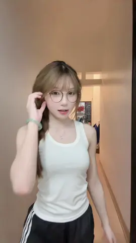 Trông quen hơn chưa
