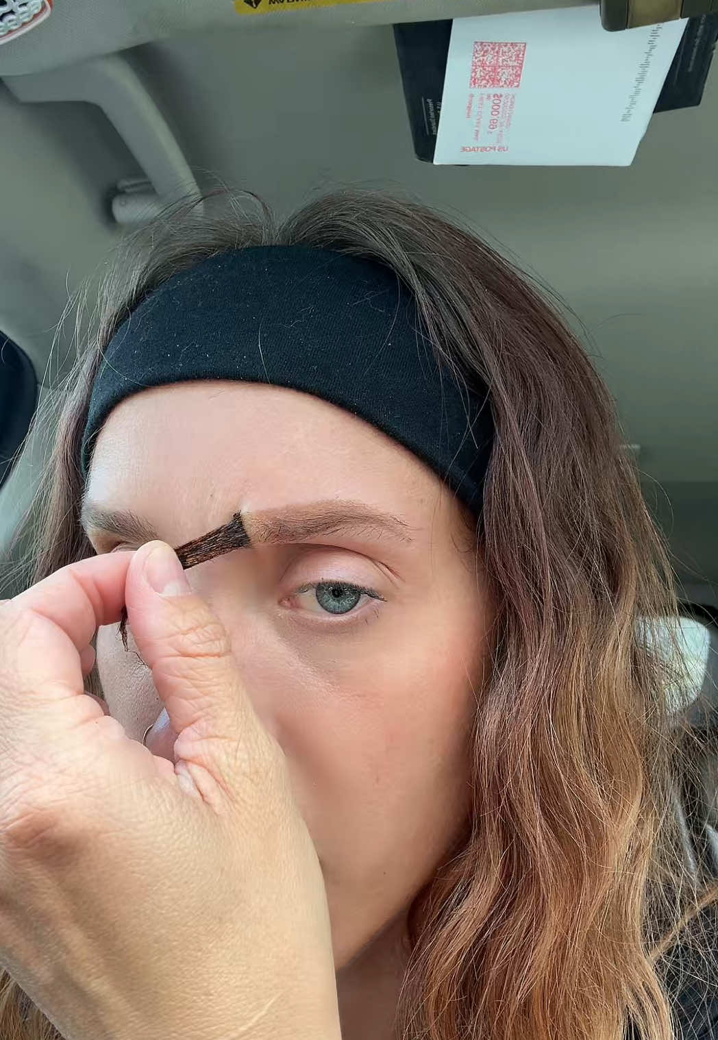 Peel, reveal, and flaunt! Perfect brows in minutes 👀💖 #eyebrows #eyebrowtutorial #makeuptutorial #makeuphack #makeuphacks #eyebrowpencil 