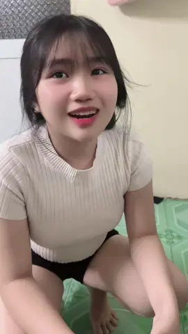 Còn nhỏ mà  lo học hành chứ chọn ai 🎀