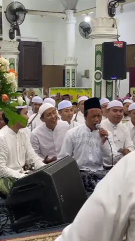 ☝️😭 Ya Rasulullah...   Cinta tanpa syarat adalah cinta kepada Nabi Muhammad. (اَلْمَرْءُ مَعَ مَنْ اَحَبَّ) 