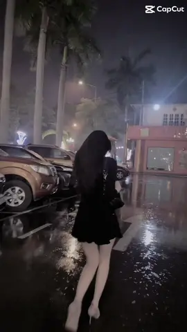 Một chiếc video chạy dưới mưa=)) cảm giác thiệt  là Yomost >< xong rùi zề cảm lạnh lun 😄