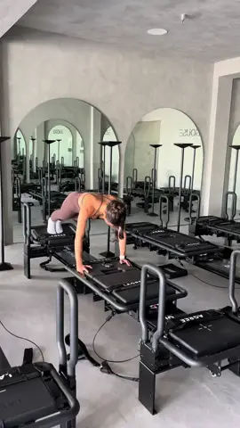 there’s nothing better than a morning matcha and a workout on the mini pro 🤍            #lagree #lagreefitness #workout #morningroutine #morningmatcha #matchalatte 