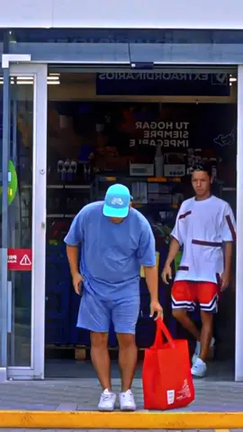 Le sac identique #prank #prankfr #blague #humour #drole #videodrole #mdrr #pourtoi #fyp #tiktokfr 