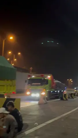 mungkin kamu tidak seberuntung orang lain, tapi orang lain belum tentu sekuat kamu saat ini.