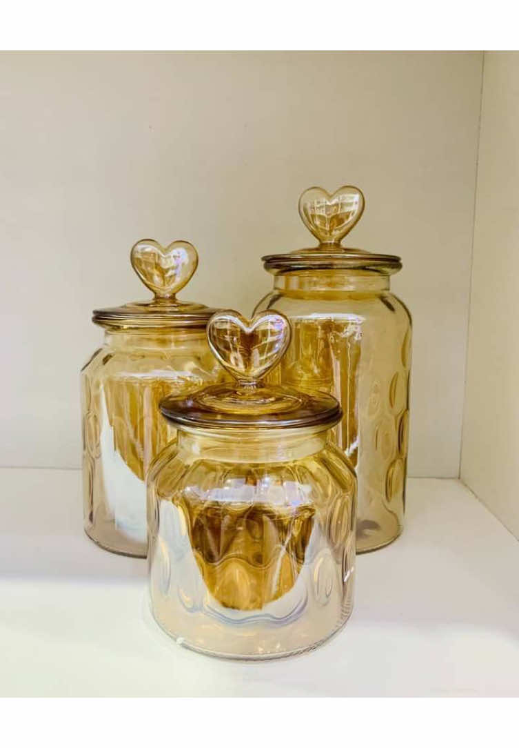 Pote de Vidro Hermético em Formato de Coração Um charme para sua decoração e super prático para armazenar temperos, pequenos utensílios ou o que mais você imaginar no seu dia a dia. Garanta já o seu clicando no link abaixo! https://s.shopee.com.br/2fyvFZdoG2 #achadinhos #cozinha #vidro 