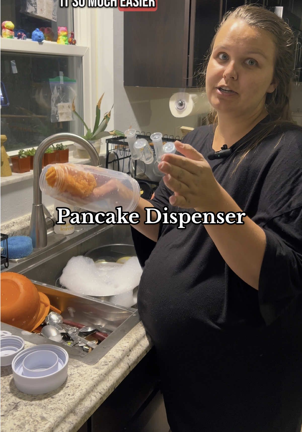 As a mom of 5 kids I definitely need something that’s gonna hold A LOT! #momof5 #pancakerecipe #CookingHacks #kitchengadgets #bakingszn 