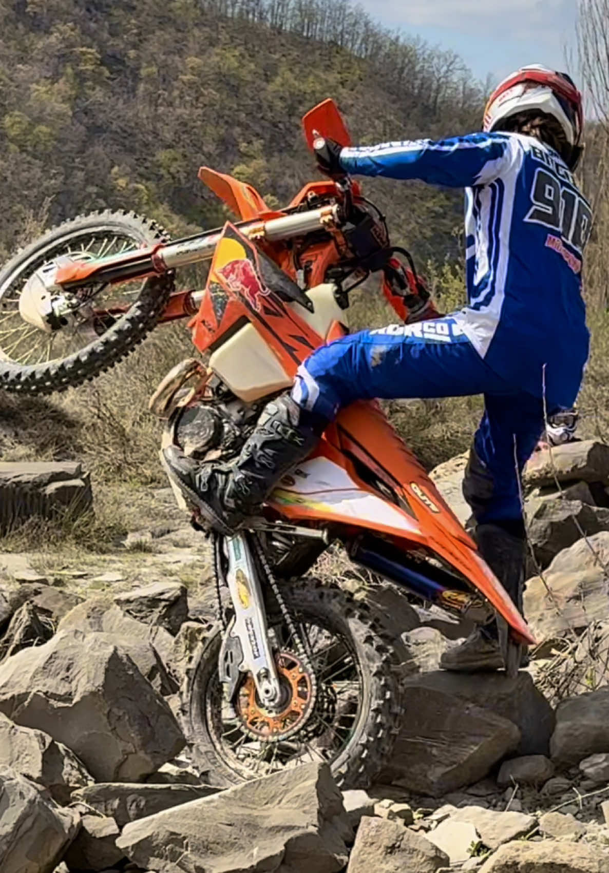 Lots of learning, crashes, and laughs were had in Italy when I had @Manuel Lettenbichler teach me some hard enduro. Figured I might need some practice before I came to Erzberg Rodeo again 😂 I’m still rough at it but I’m ready to have some fun struggling 🤠 Big shoutout to @KTM for bringing me this beautiful 300XCW. This full video is up on KTM’s YouTube. Also thanks to my sister Jenn for coming and getting these behind the scenes clips. @Red Bull Motorsports @Red Bull @MotoSport.com @All Balls Racing #KTM #300XCW #2stroke 