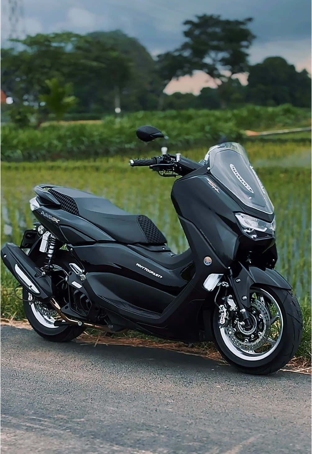 Pesona ireng style 🤤✨ . . #nmax #nmaxmodifikasi #nmaxnew #nmax155 #nmaxproper 