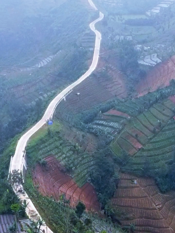 Jalan Desa Kalidesal Watumalang Wonosobo Tembus Dieng Via Desa Sikunang Kejajar Wonosobo  #dronefootage #dronevideo #watumalang #watumalangwonosobo #wonosobo #wisataalam #reelstiktok #reelsvideo #jalantembus #jalantembusdieng #wonderfulindonesia 
