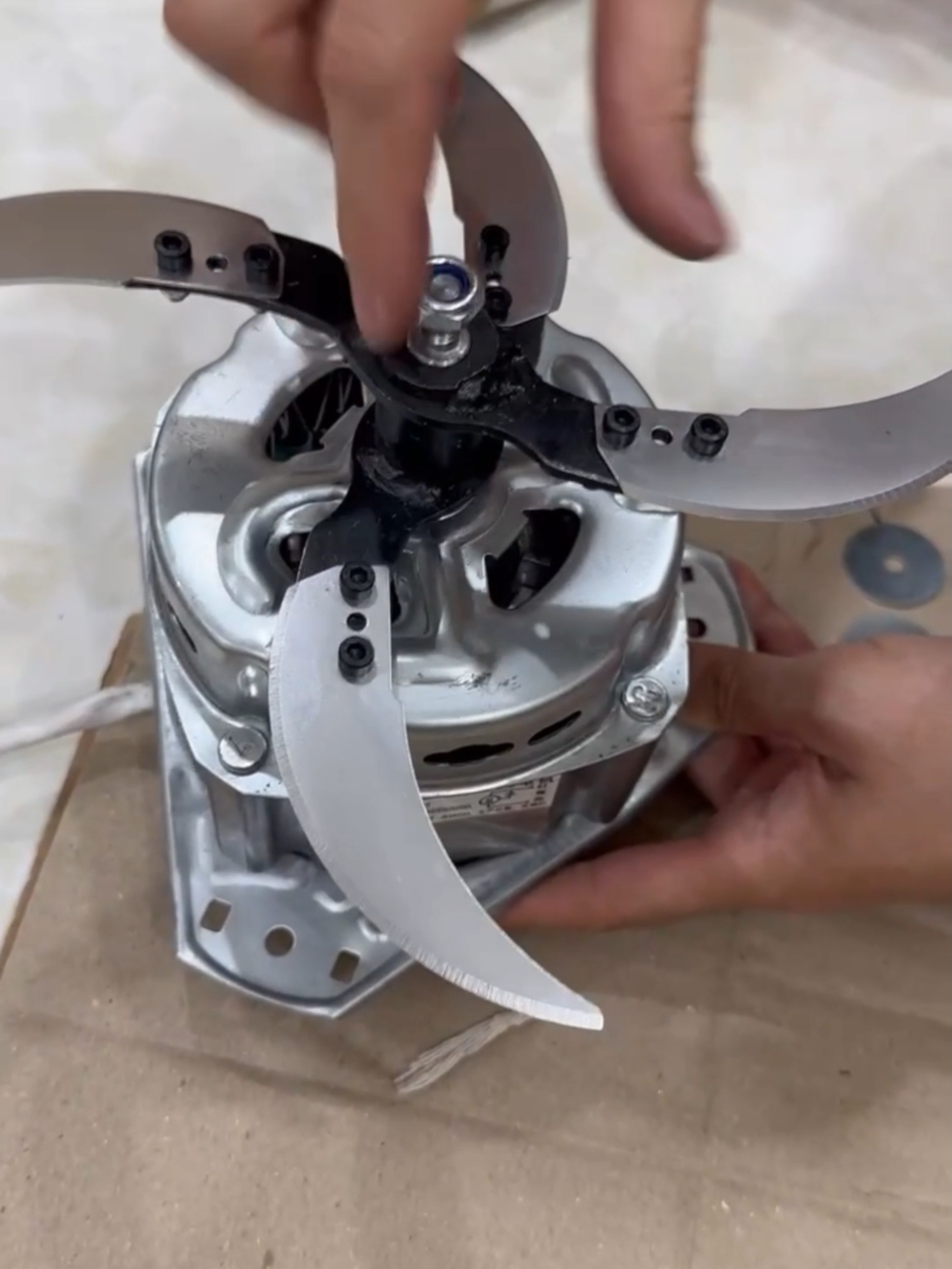 moter chế máy xay rau củ quả cho gà vịt#dụngcunongnghiep